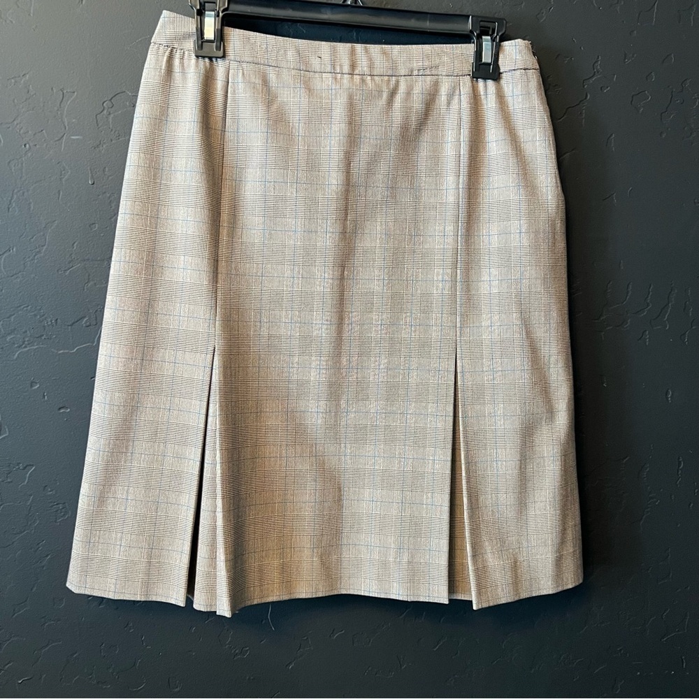 Casual corner women skirt Size: 2 color: brown Pleated Skirt